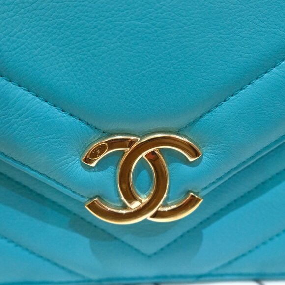 Chanel Interlocking CC Chevron Flap Bag Calfskin & Gold Hardware Light Blue - Picture 9 of 15